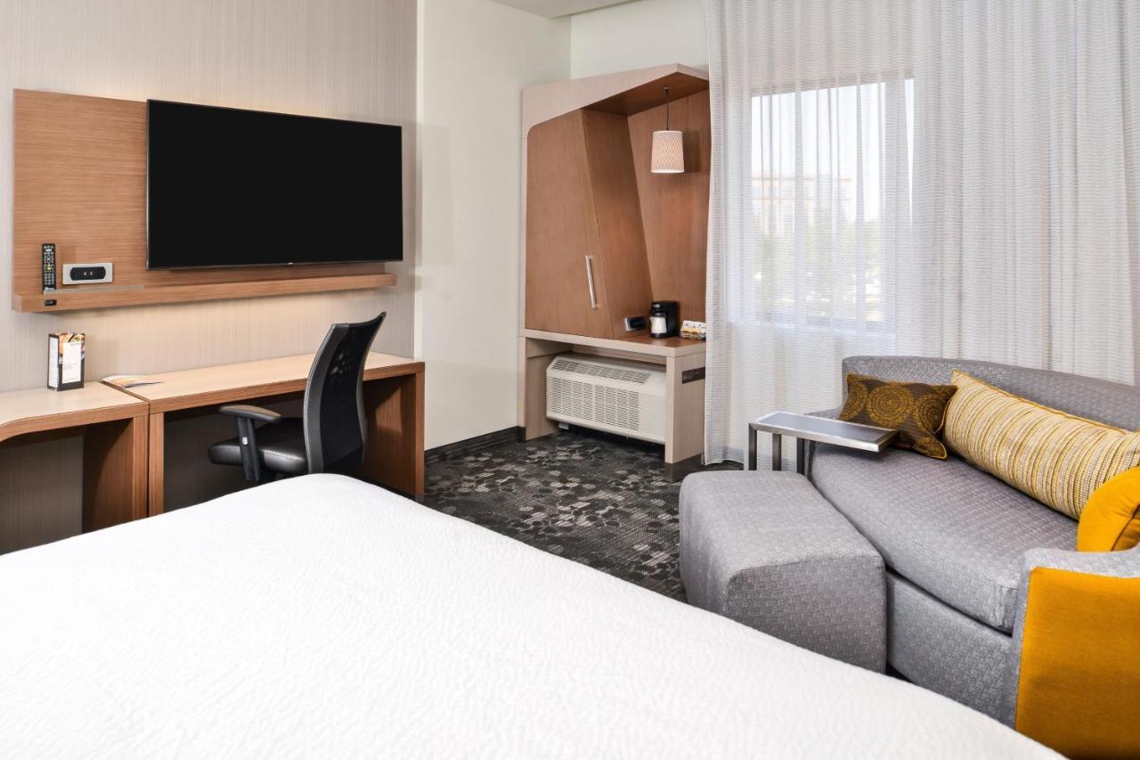 Courtyard By Marriott Charlotte Northlake Εξωτερικό φωτογραφία