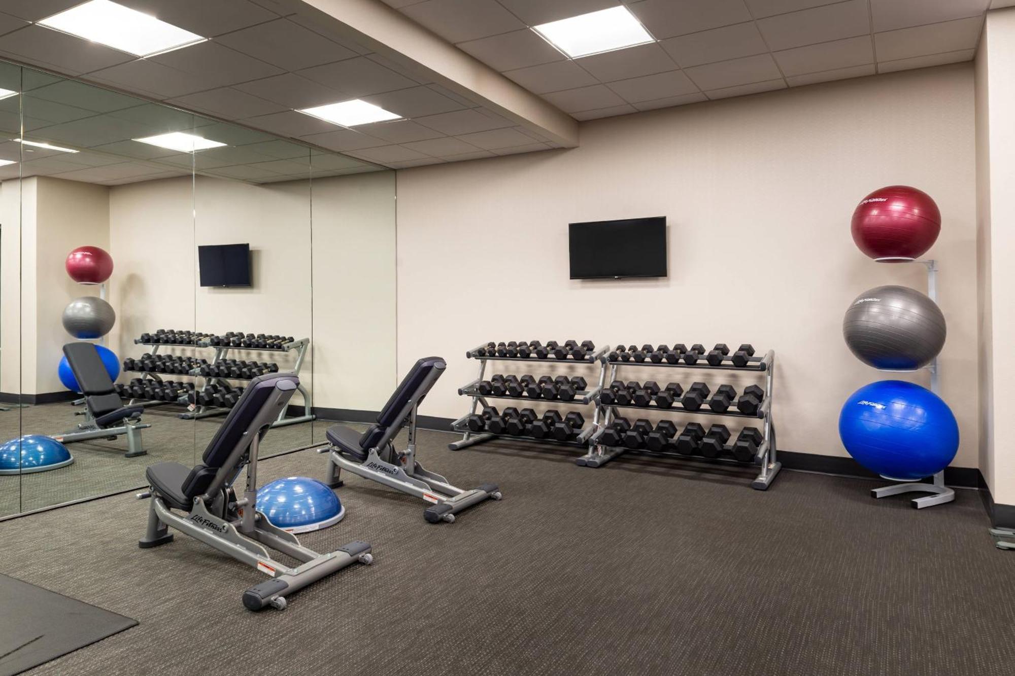 Courtyard By Marriott Charlotte Northlake Εξωτερικό φωτογραφία
