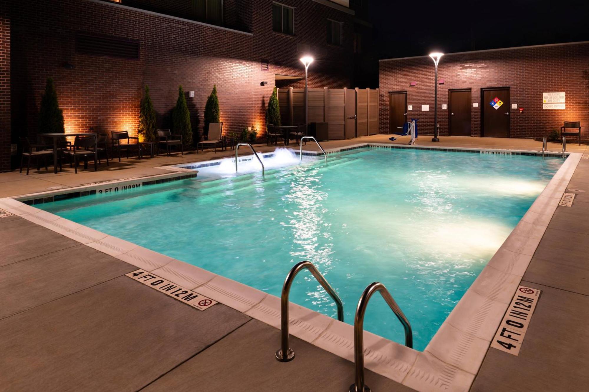 Courtyard By Marriott Charlotte Northlake Εξωτερικό φωτογραφία